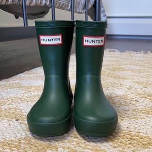 Like new hunter toddler sz 6 water boot